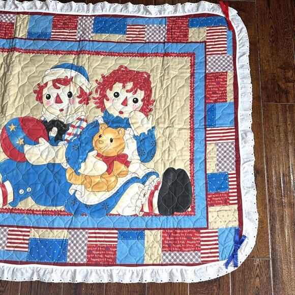 Vintage Raggedy Ann & Andy Baby 34" x 42" Quilt w/Lace Edges (2-sided) - Picture 4 of 9